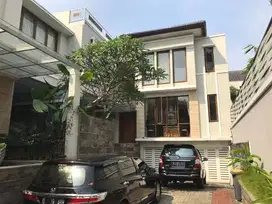 Disewakan rumah di ampera dalam town house furnished
