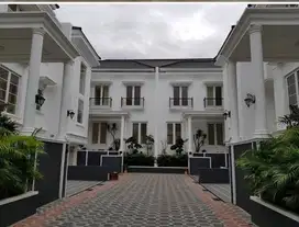 Dijual rumah dalam townhouse di Ampera