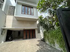 Dijual cepat rumah baru modern style di kemang
