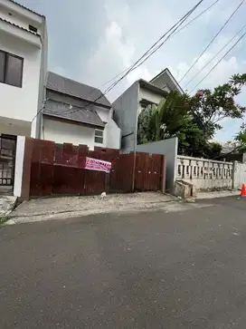 Disewakan rumah 3 lantai di Pasar minggu