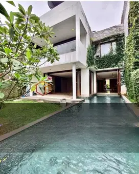 Dijual rumah Tropical Modern di Kemang