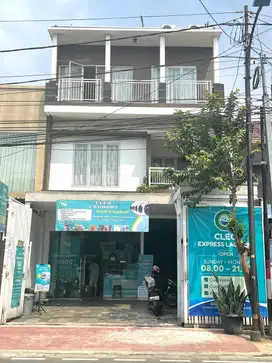 Rumah Lux Pinggir Jalan Raya 4 Lantai di Pondok Kelapa Jakarta Timur