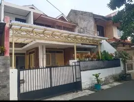 Murah ! Rumah klasik terawat apik di Tebet, Jalan 2 mobil leba