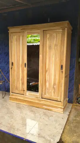 Lemari jati tiga pintu sliding