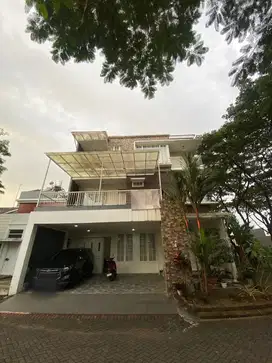 Rumah 2 Lantai di Royal Spring, Full Furnish