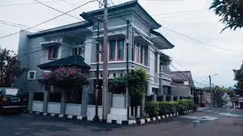 Dijual cepat rumah bagus lokasi strategis di Indraprasta 2
