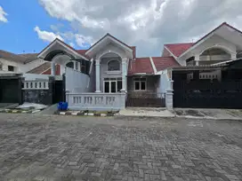 Rumah siap pakai di perumahan solo baru, hanya 3 menit ke mall pakuwon