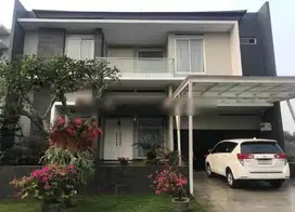 Rumah Kompleks Singgasana Pradana Bandung