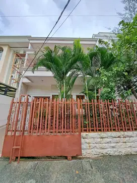 Disewakan Rumah Simple & Siap Huni Nyaman Asri di Pondok Indah