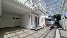 Dijual Rumah Cantik Kompleks Singgasana Mekarwangi Bandung