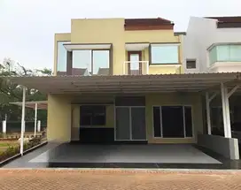 Rumah hoek 2lt 212m type 3KT Cluster Cassia JGC Jakarta Garden City