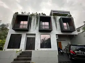 DIJUAL RUMAH BAGUS MODERN TROPICAL