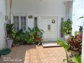 Di jual rumah cantik 2 lantai  dikomplek PTB Cibubur Jakarta Timur