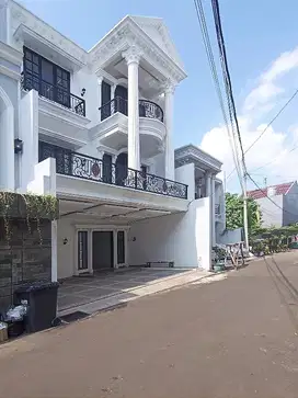 RUMAH MEWAH DALAM TOWNHOUSE DEKAT TB SIMATUPANG DIKEBAGUSAN JAKSEL