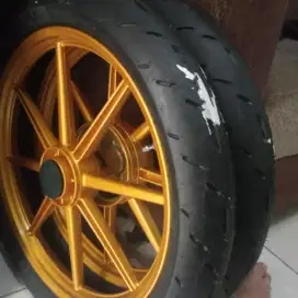 Terjual velg racing gold palang 8 dengan ban soft compound
