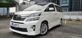 Toyota VELLFIRE ZG PS 2012,putih,At,Super antik,Istimewa,Siap pakai,.
