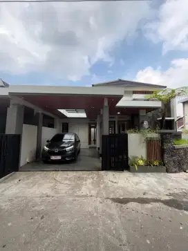 RUMAH TROPIS MODERN PREMIUM DENGAN TANAH LUAS DI SLEMAN