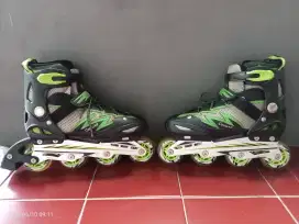 Sepatu roda inline skates