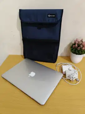 Macbook Air 2017. RAM 8 GB. Intel Core i5.Cycle Count Batrei Masih 200