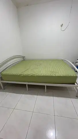 Kasur dan Dipan Besi 180x200