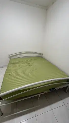 Kasur dan Dipan Besi 180x200