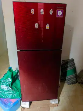 Kulkas sharp 2 pintu, pemakaian 6 bulan