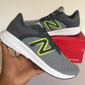 Sepatu new balance run size 42.5  murah