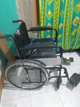 Kursi roda bekas