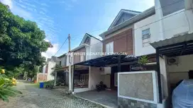 Rumah Dalam Town House Kondisi Bagus di The Royal East Cipayung