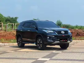 Toyota Fortuner 2019
VRZ TRD 2.4 Automatic
Diesel (4x2)
Siap pakai