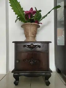 Meja Sudut Kecil Ukir Kayu Jati