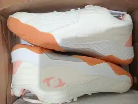 Sepatu Badminton ASTEC