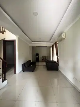 Disewa Rumah nyaman di Taman Simpruk Lippo Cikarang