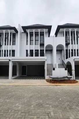 Rumah cantik 3 lantai di Greenwich Cluster Aether BSD City