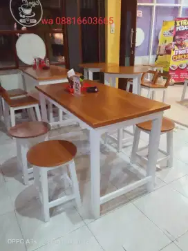 Meja kursi cafe bundar dan makan