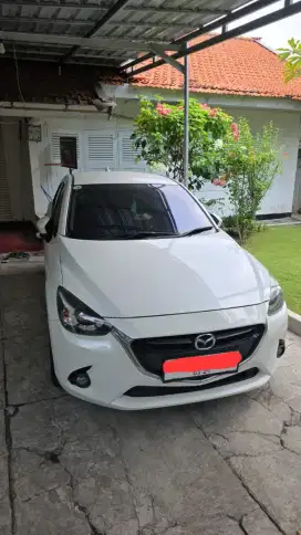 Dijual Mazda 2 skyactive putih