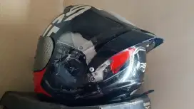 Di jual helm bekas mulus