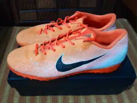 Sepatu Futsal Mini Soccer Turf Nike Mercurial Vapor 12 Academy.