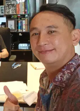 Staff lapangan atau Kantor