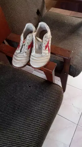 Sepatu diadora ukuran 41 nego ditempat
