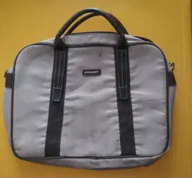 Tas laptop warna krem
