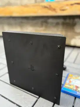 Playstation 4 Pro 1 TB
SECOND