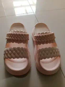 Sandal selop wanita