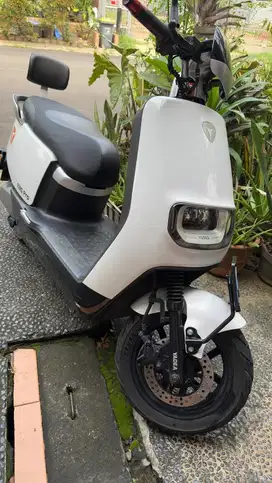 NUMPANG JUAL MOTOR LISTRIK YADEA E8 Pro Putih 2023