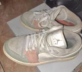 Sepatu Nike Air Jordan 1 Low Milan