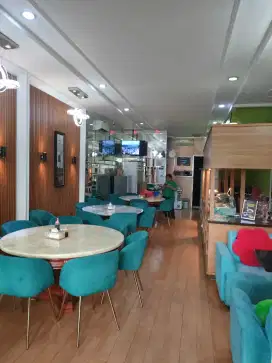 DIBUTUHKAN STAF WAITERS KHUSUS PEREMPUAN