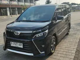 LOW KM 34rb, Voxy AT 2019 Hitam