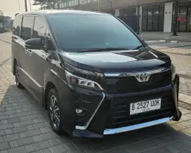 LOW KM 34rb, Voxy AT 2019 Hitam