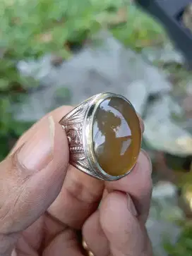 Cincin batu anggur solar