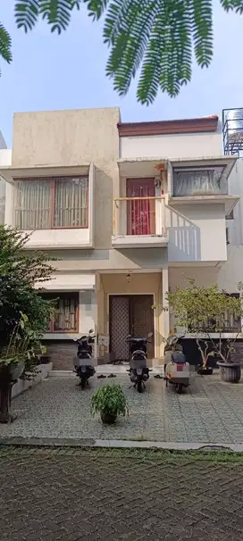 Dijual Rumah Sangat Strategis di JGC, Cakung, Jakarta Timur